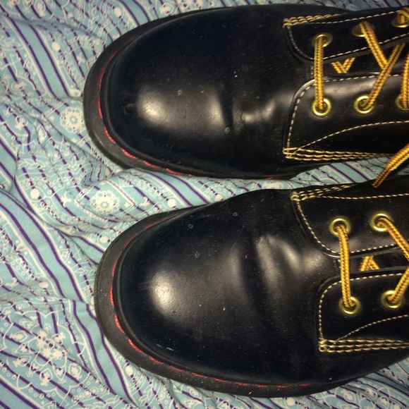 RARE 2018 DOC MARTENS - Picture 2 of 2